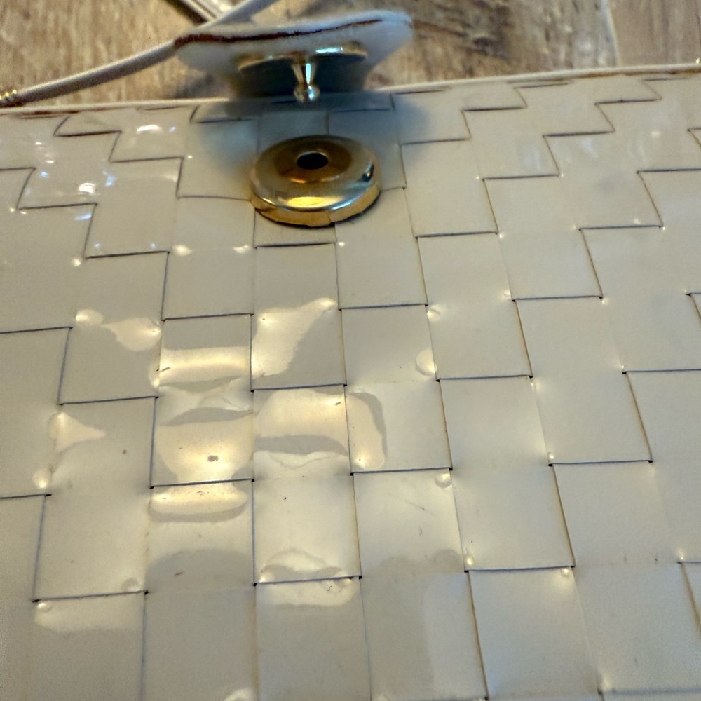 Vintage White Woven Crossbody Bag - Picture 5 of 11
